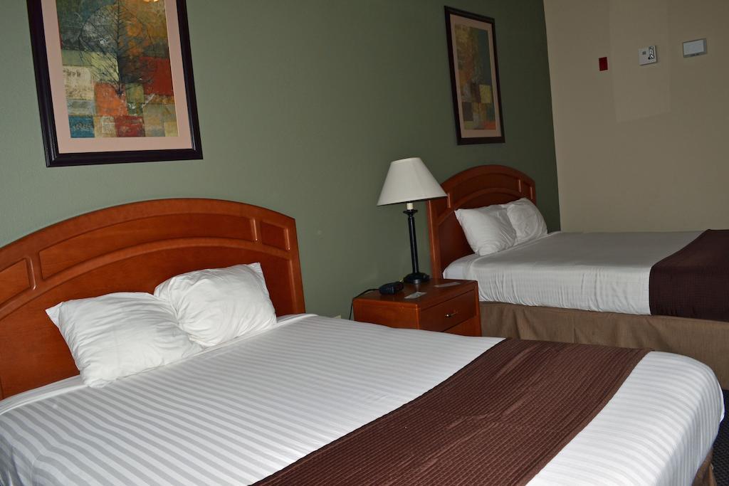 Paola Inn And Suites חדר תמונה