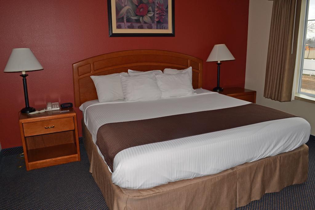 Paola Inn And Suites חדר תמונה