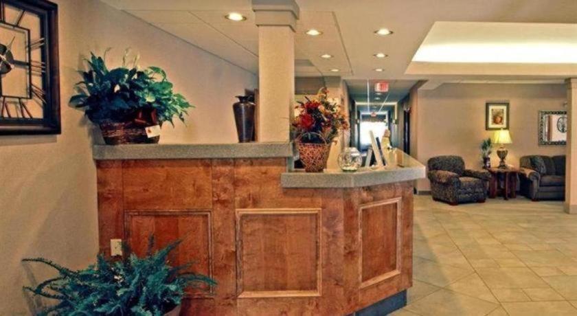 Paola Inn And Suites מראה חיצוני תמונה