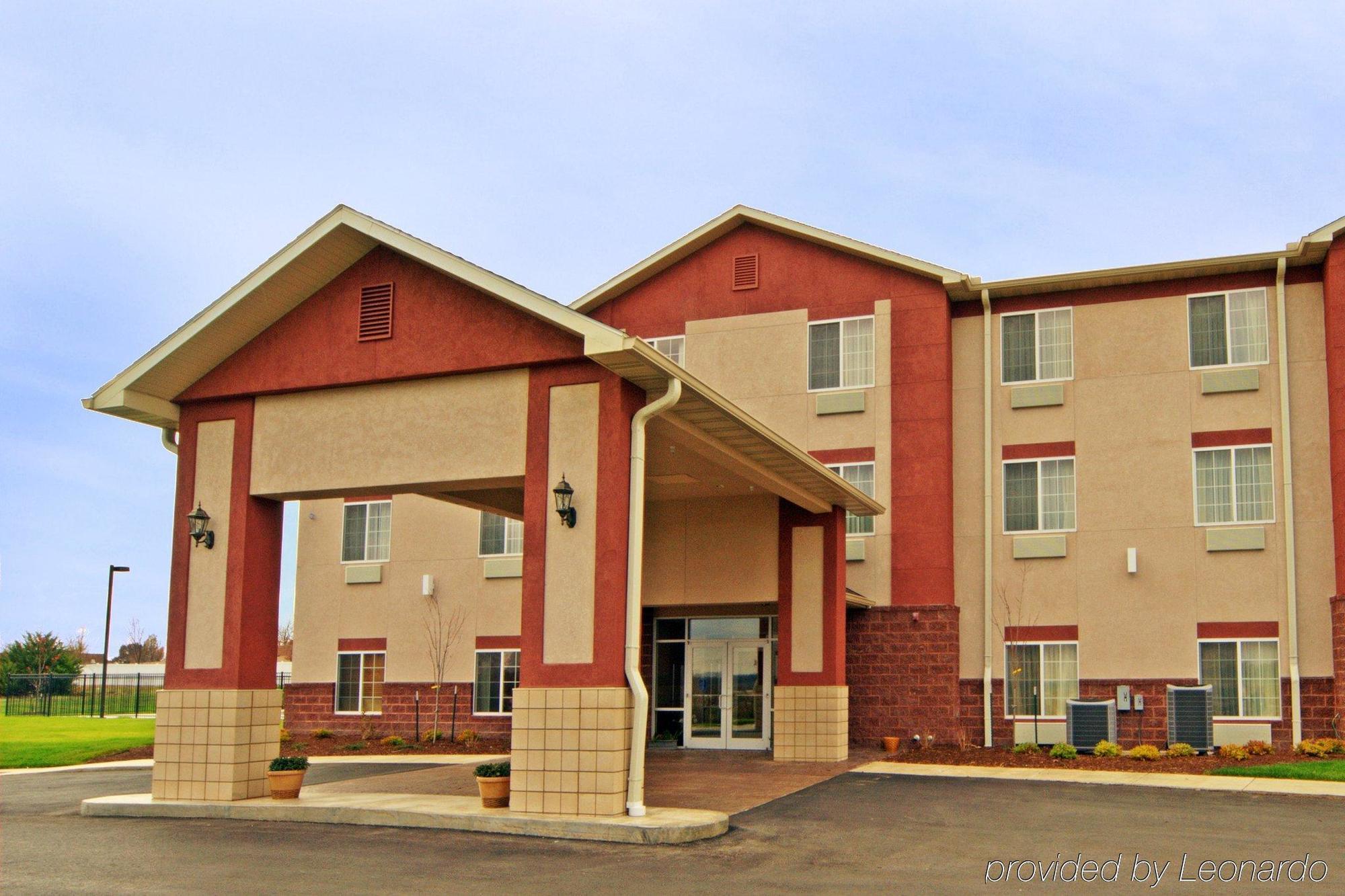 Paola Inn And Suites מראה חיצוני תמונה