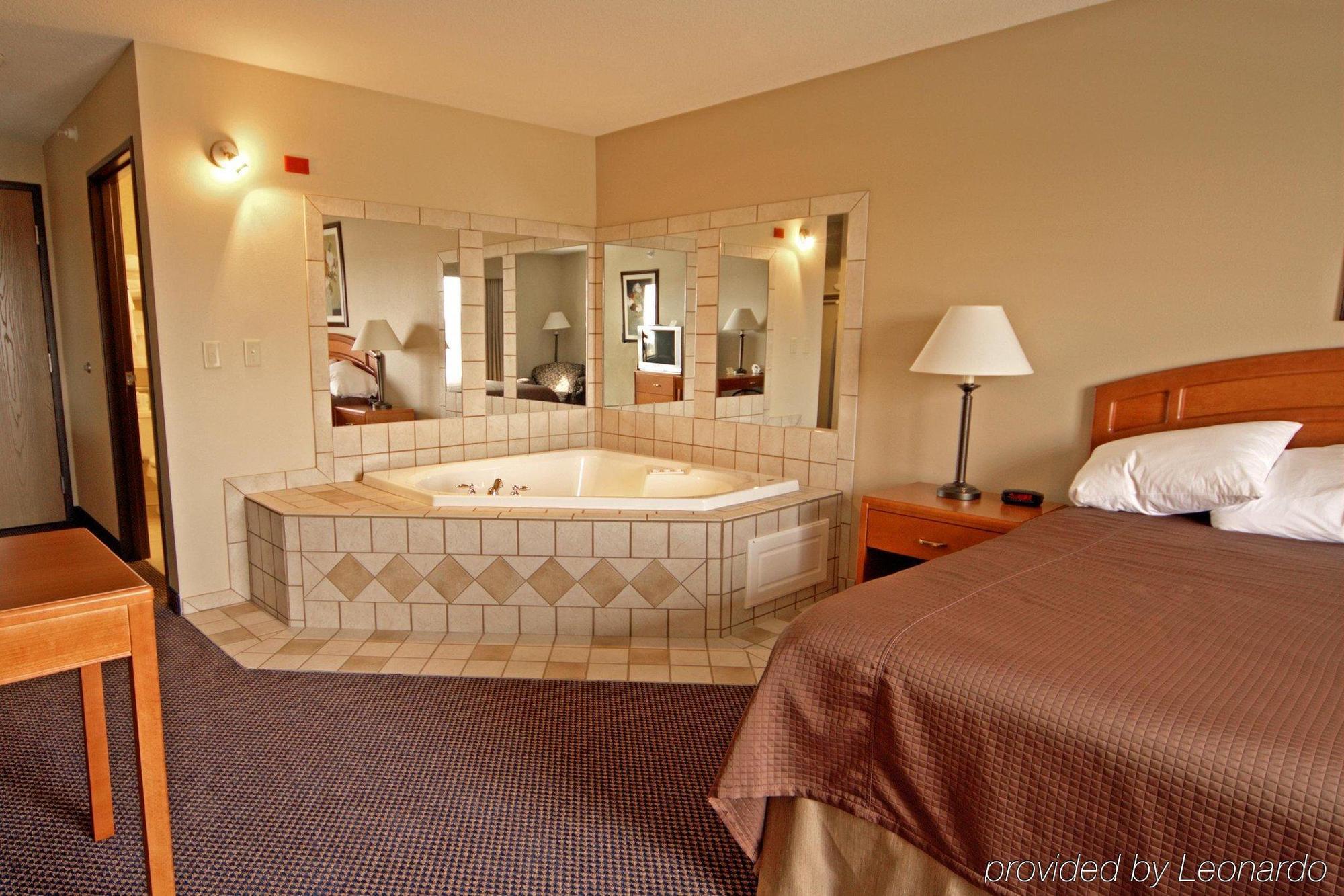 Paola Inn And Suites חדר תמונה