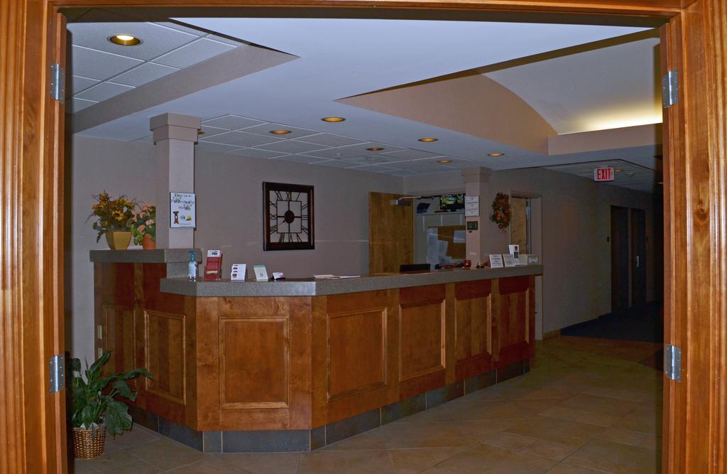 Paola Inn And Suites מראה חיצוני תמונה