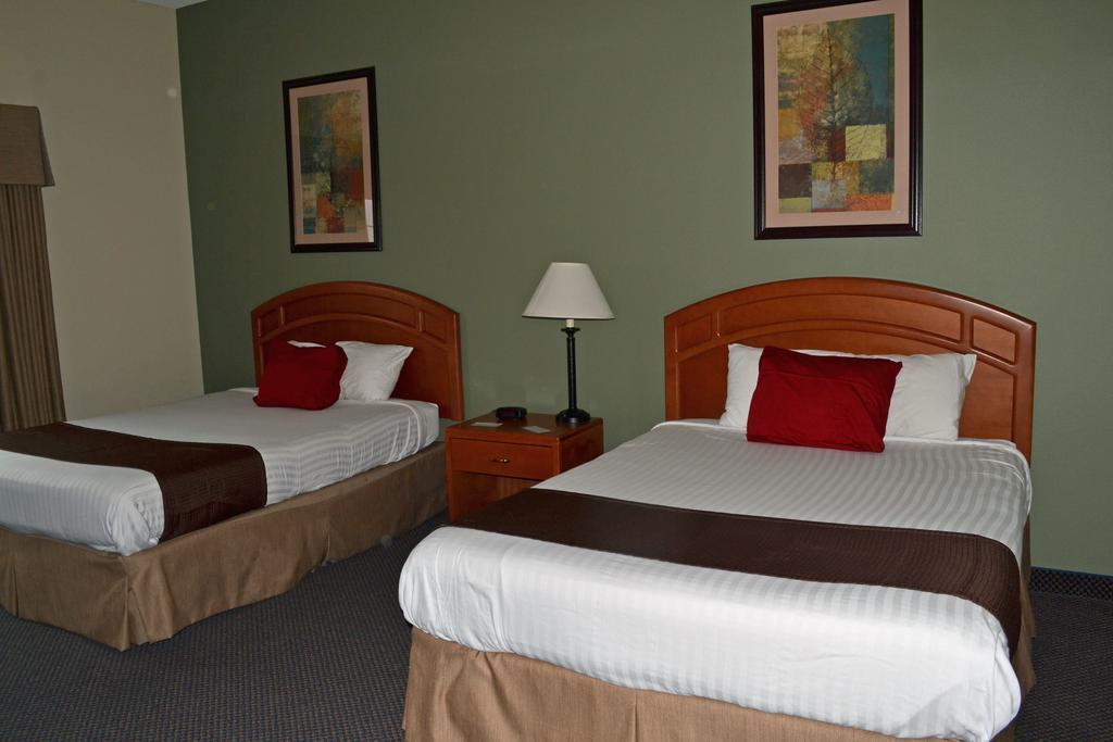 Paola Inn And Suites מראה חיצוני תמונה