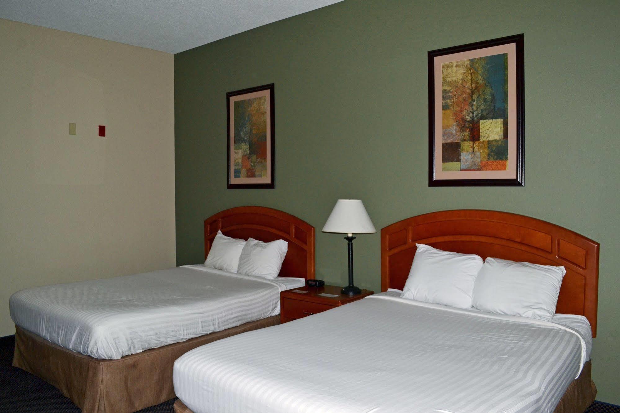 Paola Inn And Suites מראה חיצוני תמונה