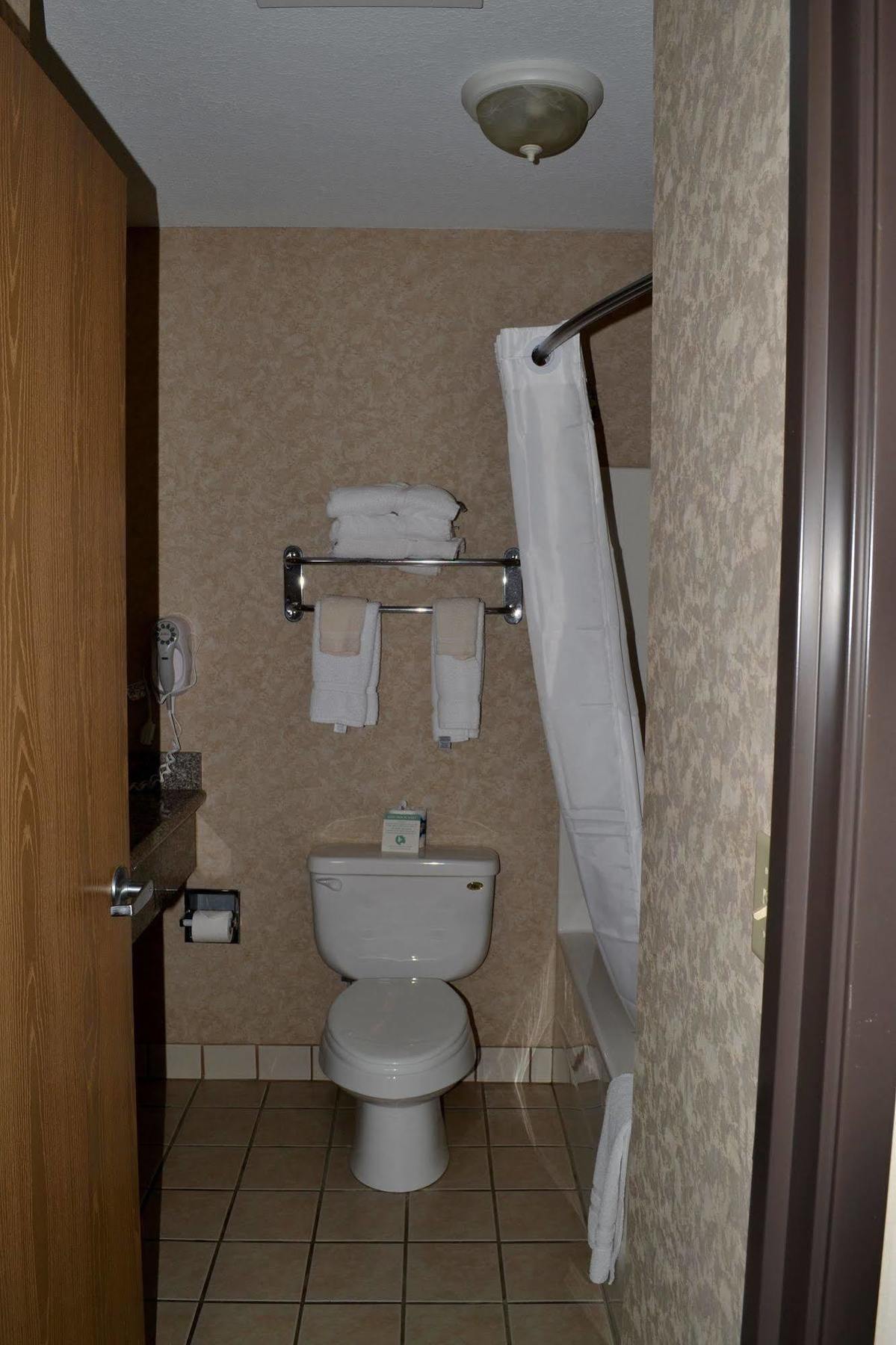 Paola Inn And Suites מראה חיצוני תמונה