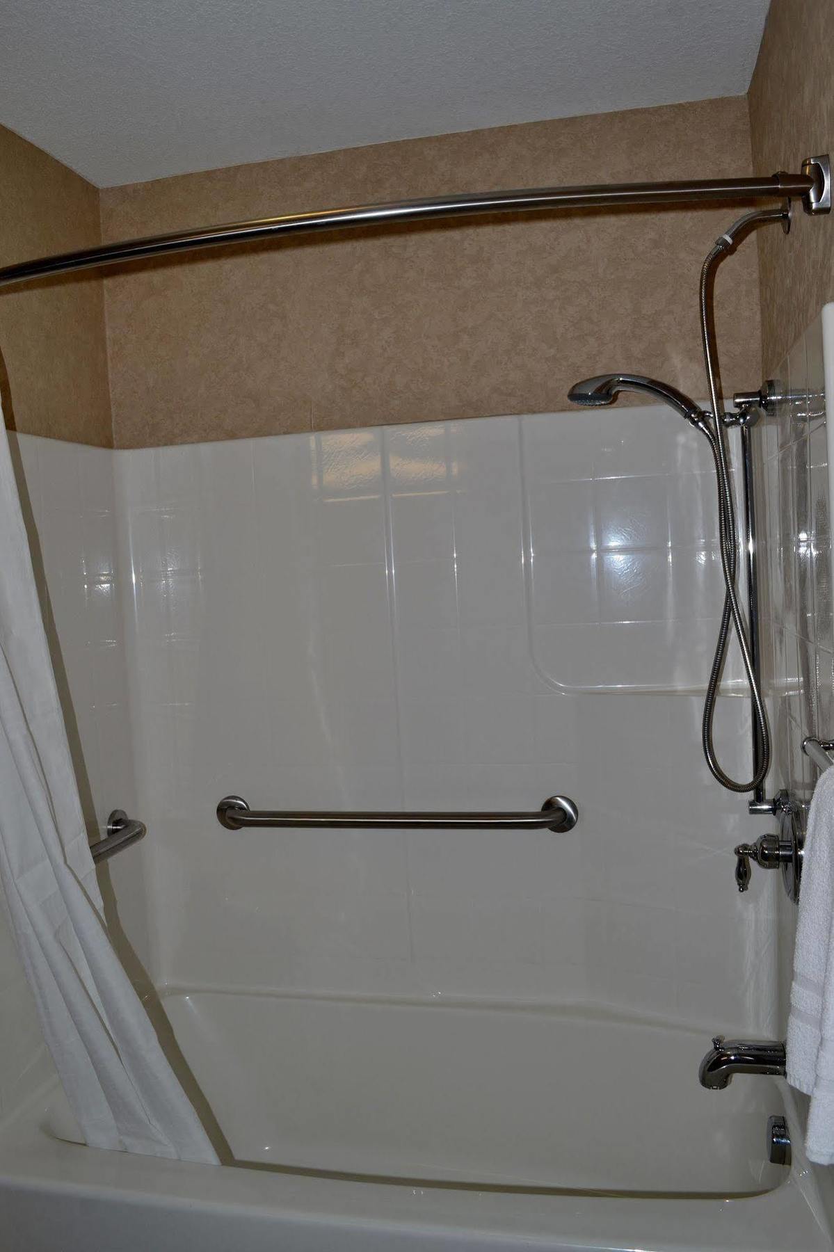 Paola Inn And Suites מראה חיצוני תמונה