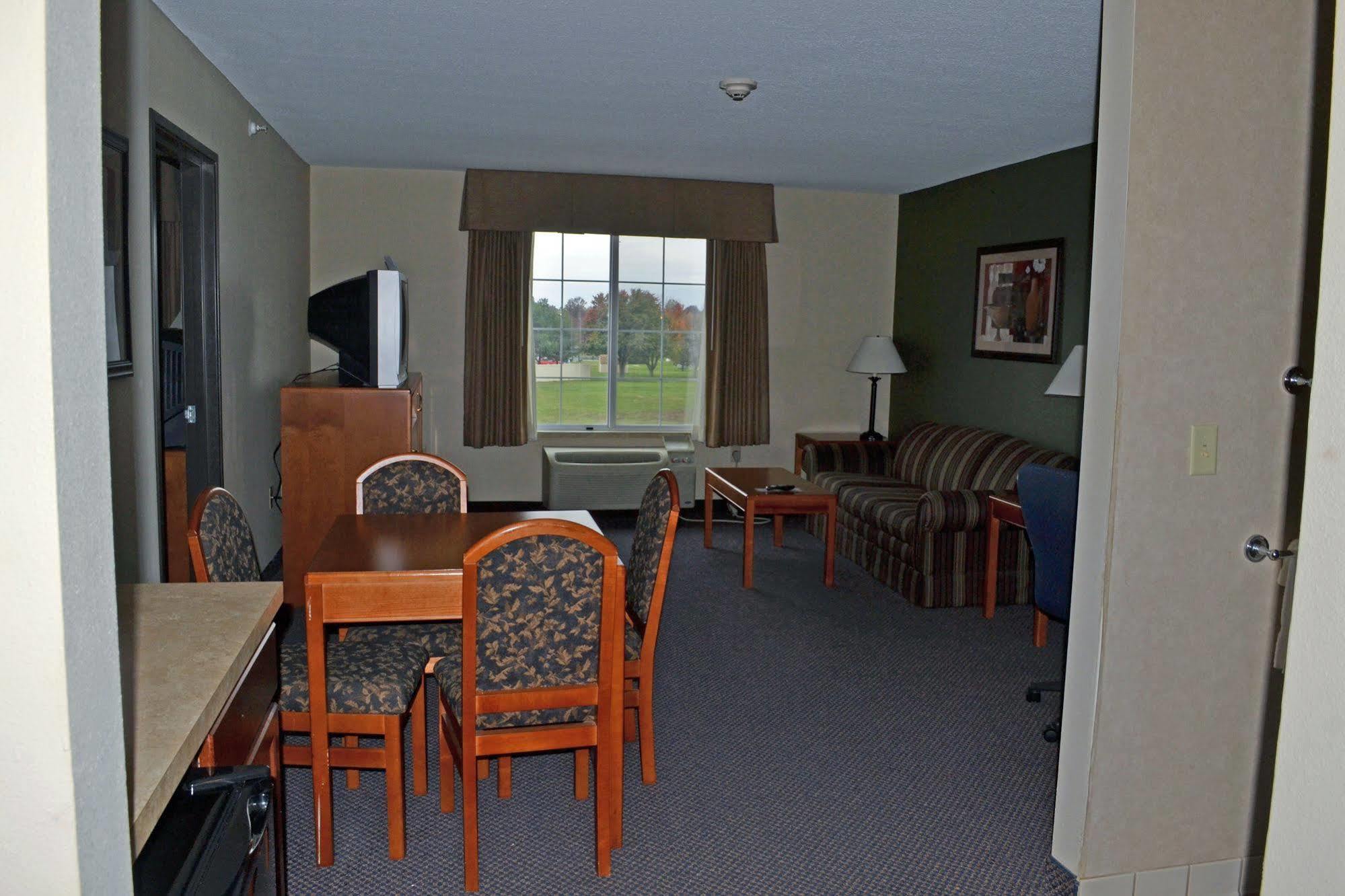 Paola Inn And Suites מראה חיצוני תמונה