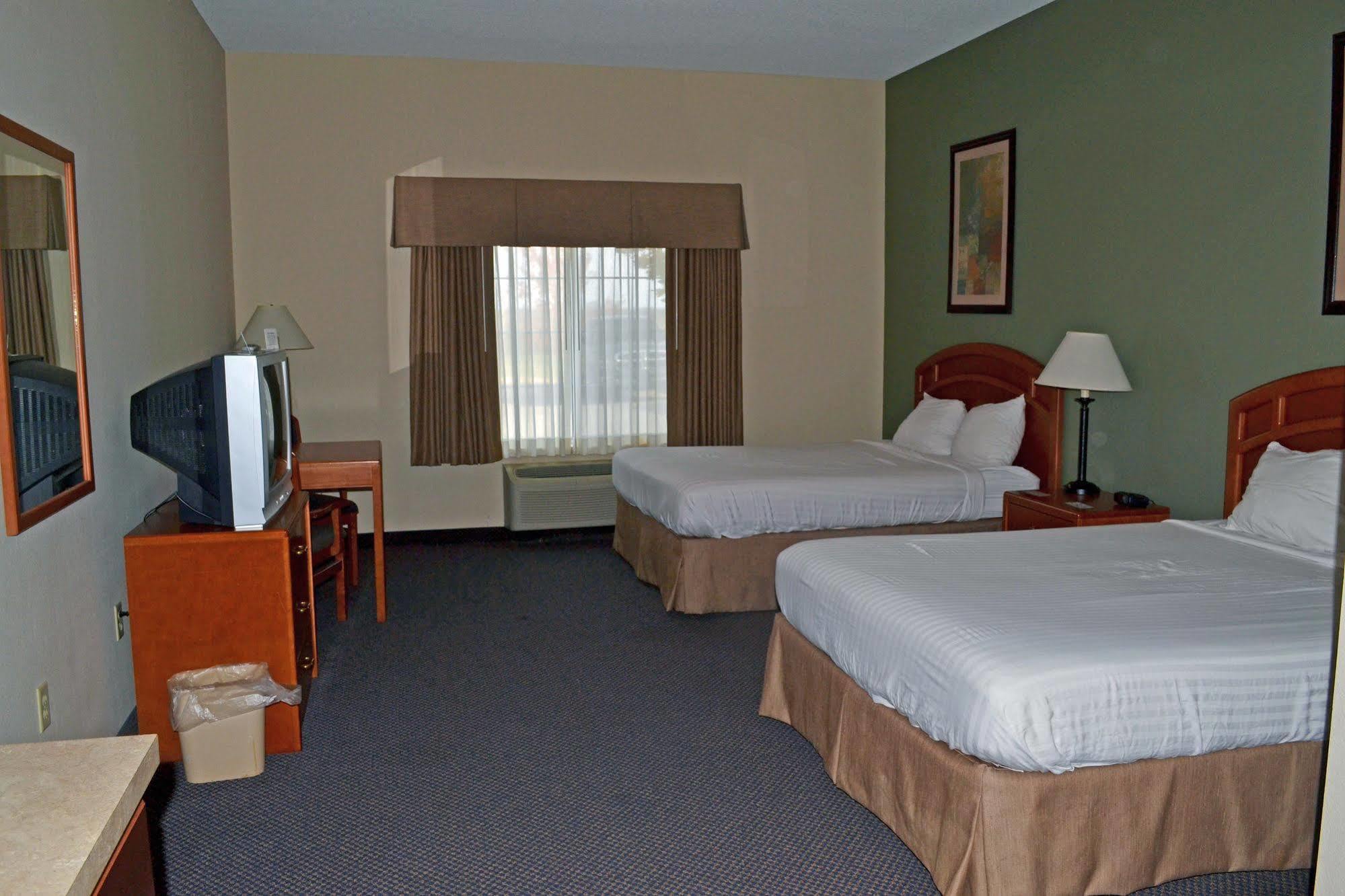 Paola Inn And Suites מראה חיצוני תמונה