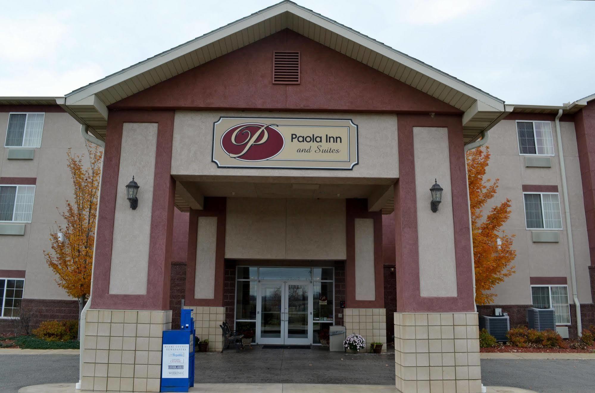 Paola Inn And Suites מראה חיצוני תמונה