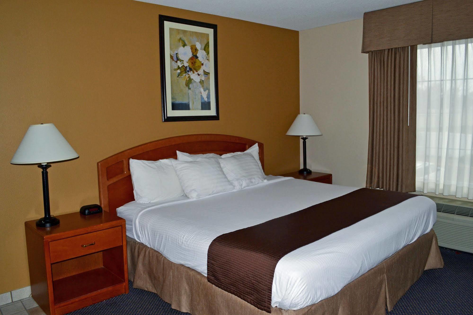 Paola Inn And Suites מראה חיצוני תמונה